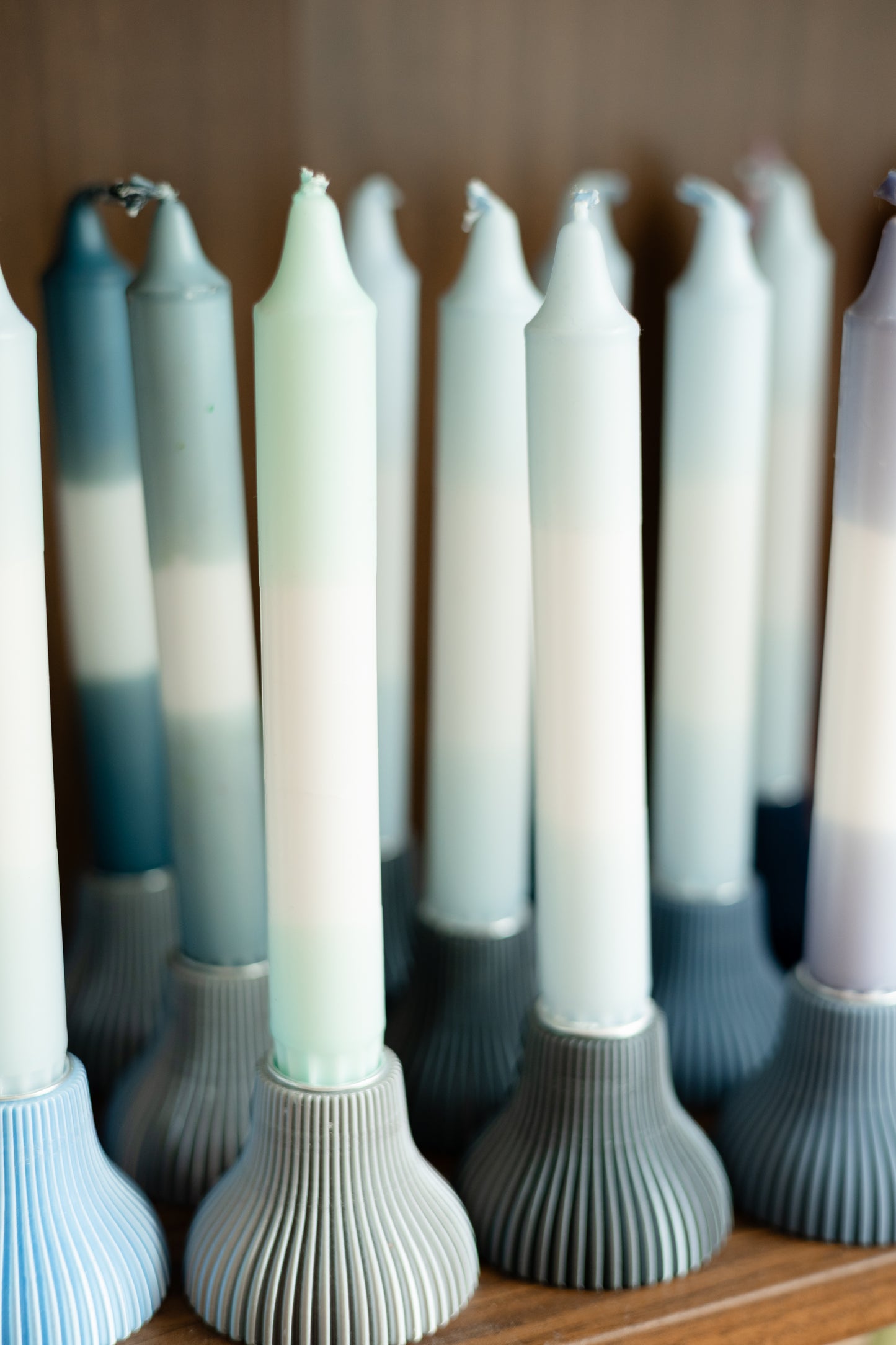 KERZE – Klassische Stabkerze in zarten Farben