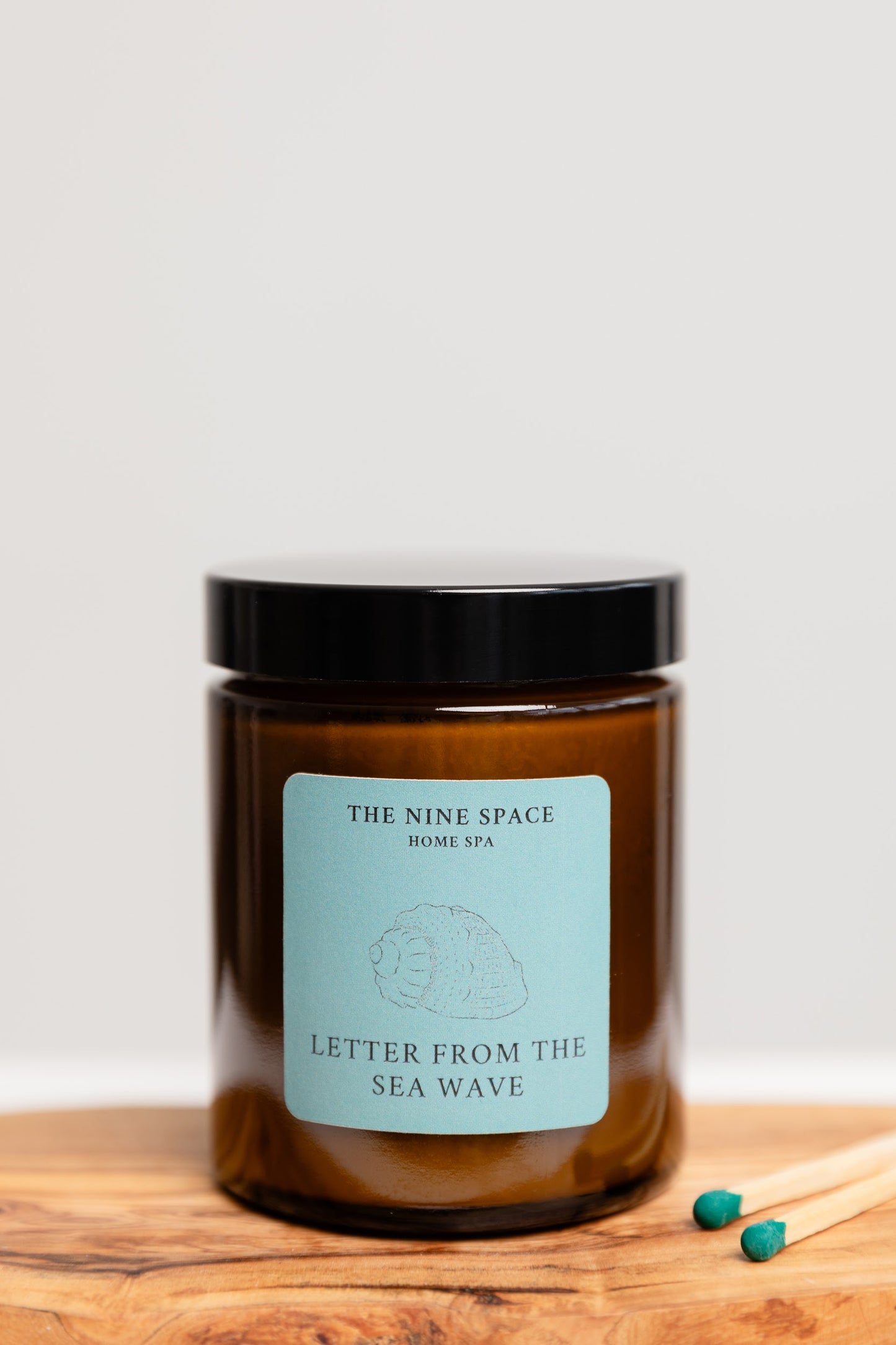 Letter from THE SEA WAVE Kerze - Braunglas