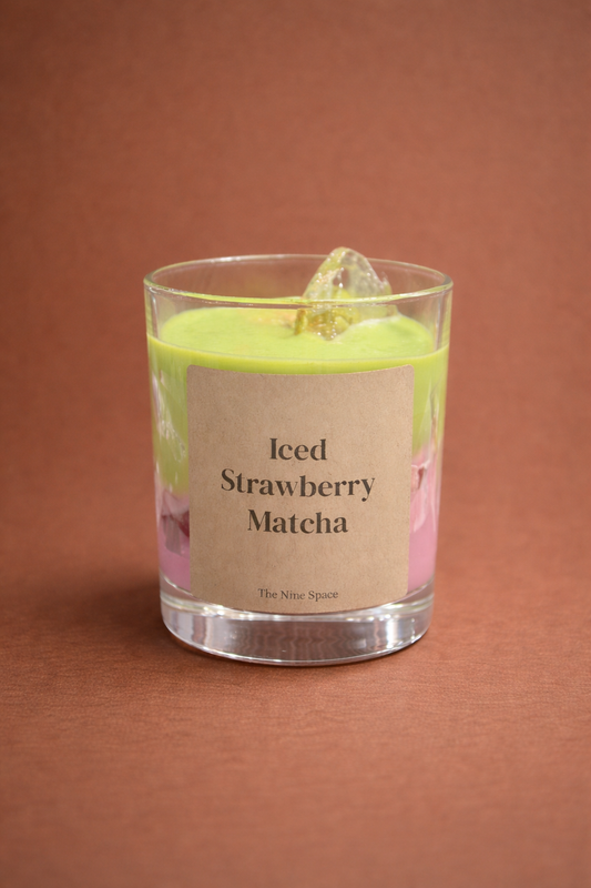 Iced Strawberry Matcha – Fruchtige Matcha Duftkerze im Iced-Drink-Look