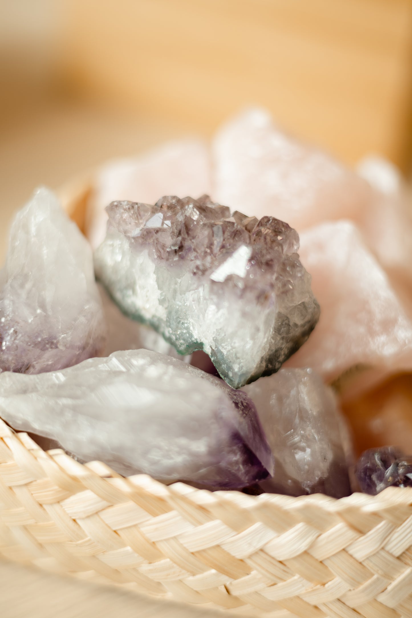 ZARTE SPLITTER – Kristalle aus Rosenquarz & Amethyst