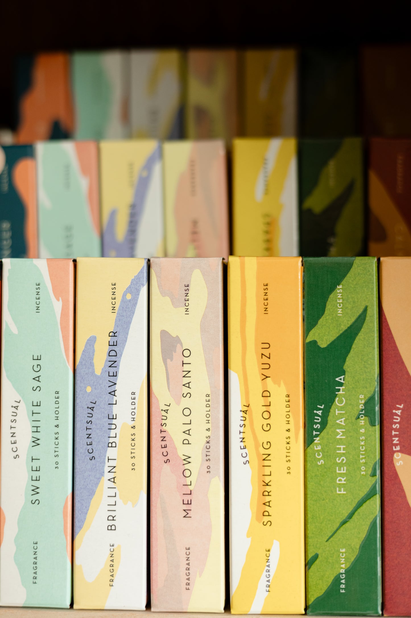 Scentual Raeucherstaebchen brennend Stimmungsbild | THE NINE SPACE