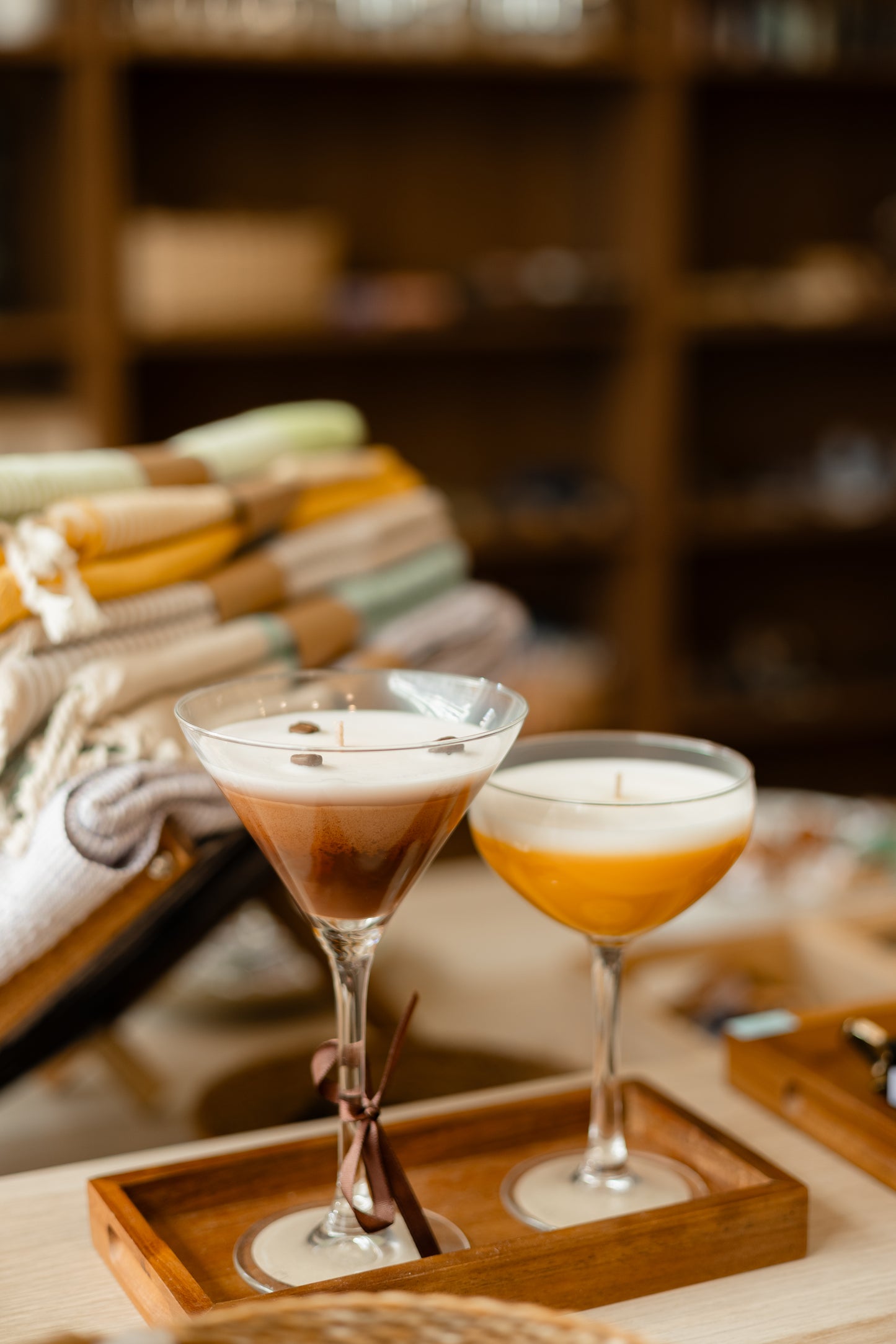 Cocktail Kerze auf Bar Tablett Deko | THE NINE SPACE