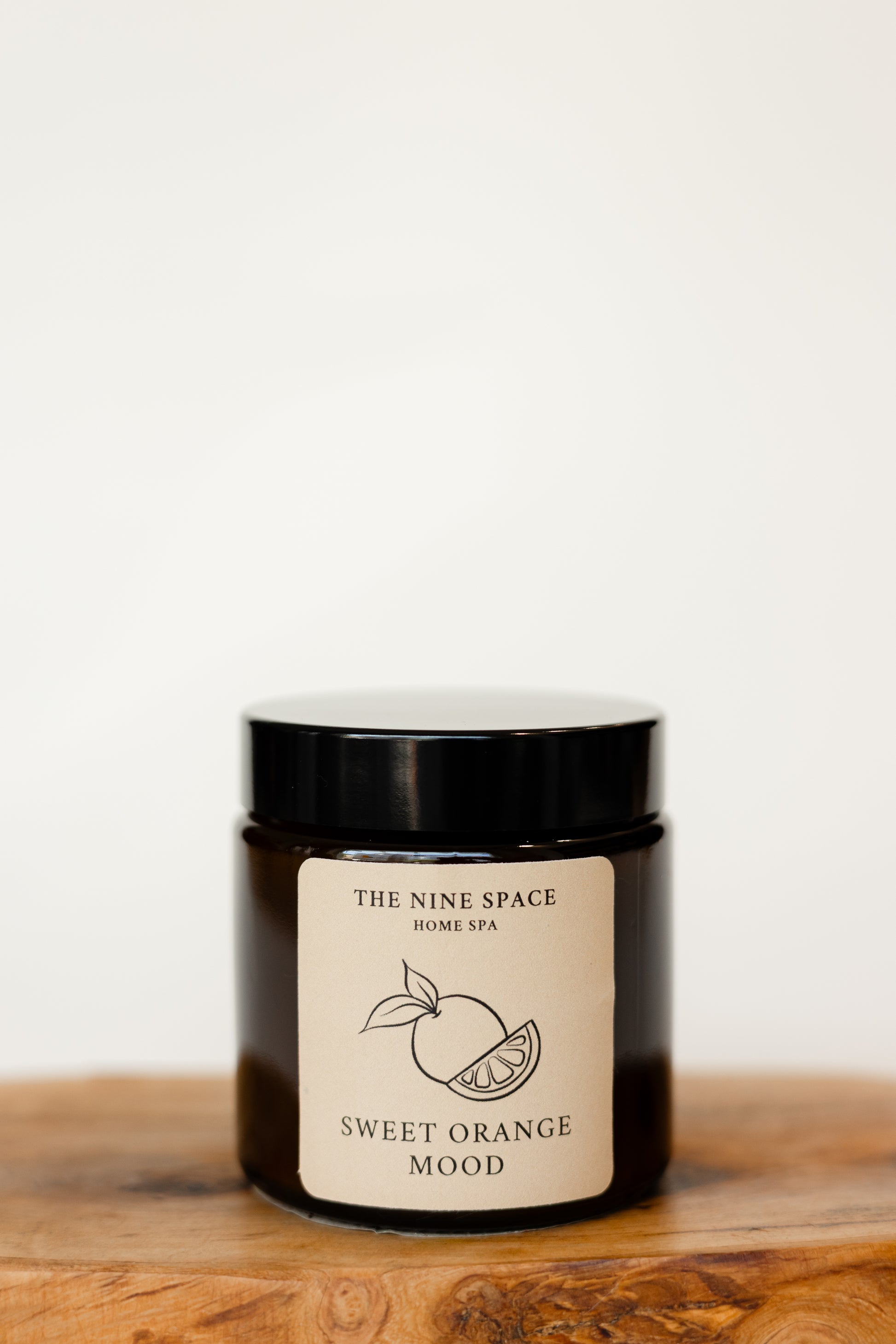 SWEET ORANGE Mood Duftkerze im Braunglas Mini | THE NINE SPACE
