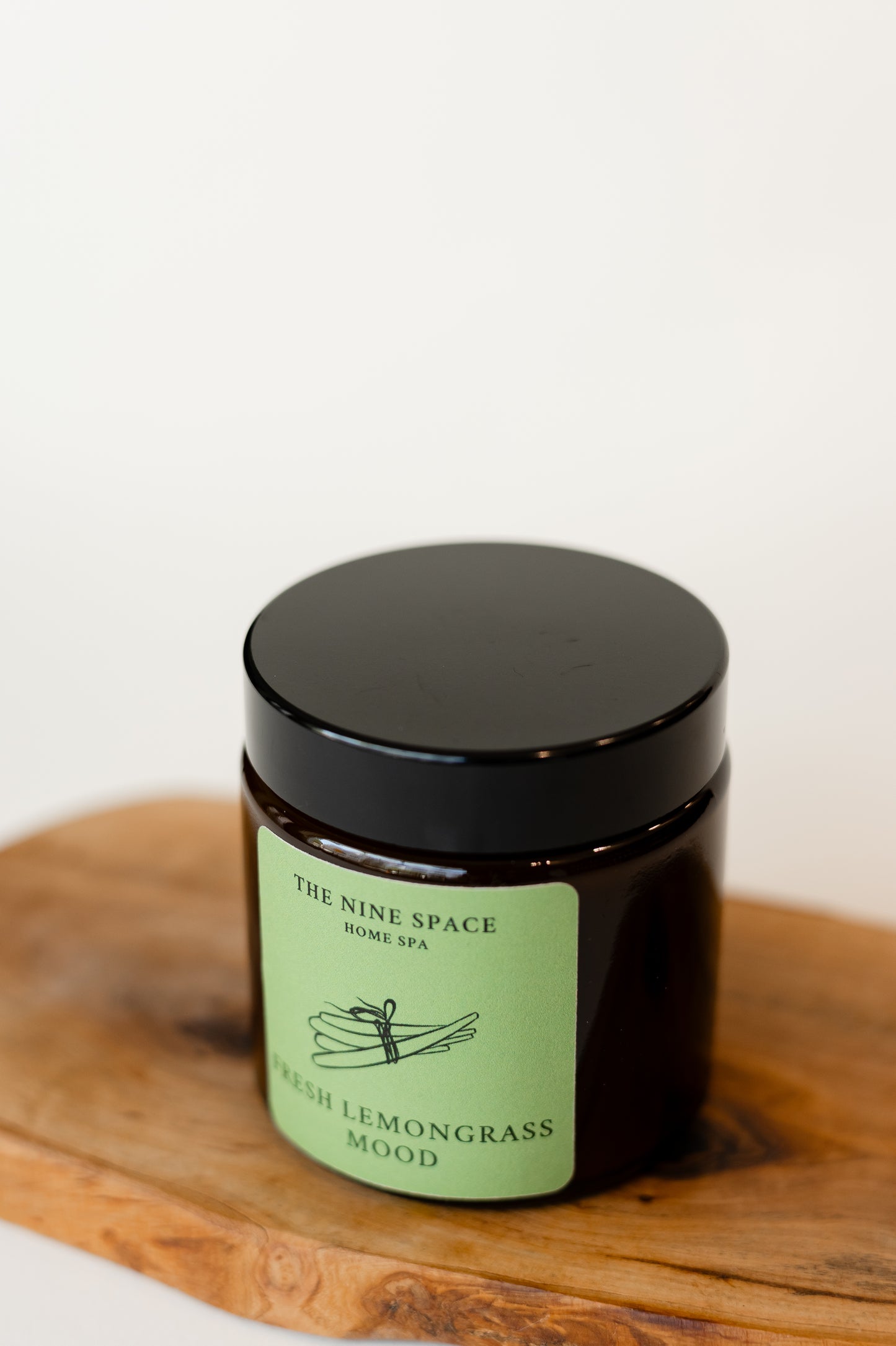 Lemongrass Sojawachskerze handgegossen im Braunglas | THE NINE SPACE