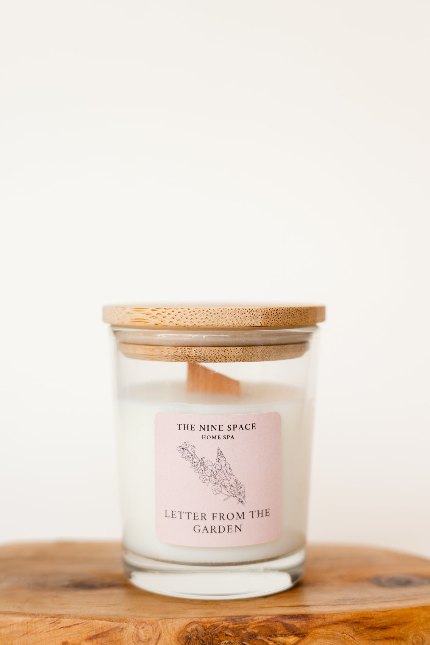 Letter from the GARDEN Kerze Klarglas mit Holzdocht Gartenduft | THE NINE SPACE