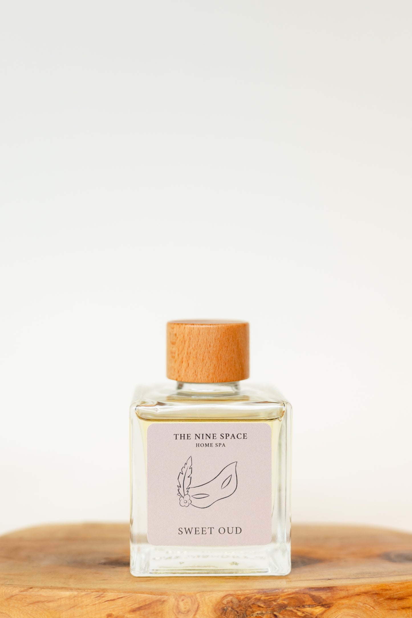 Sweet Oud Raumduft Stimmungsbild edel und tief | THE NINE SPACE