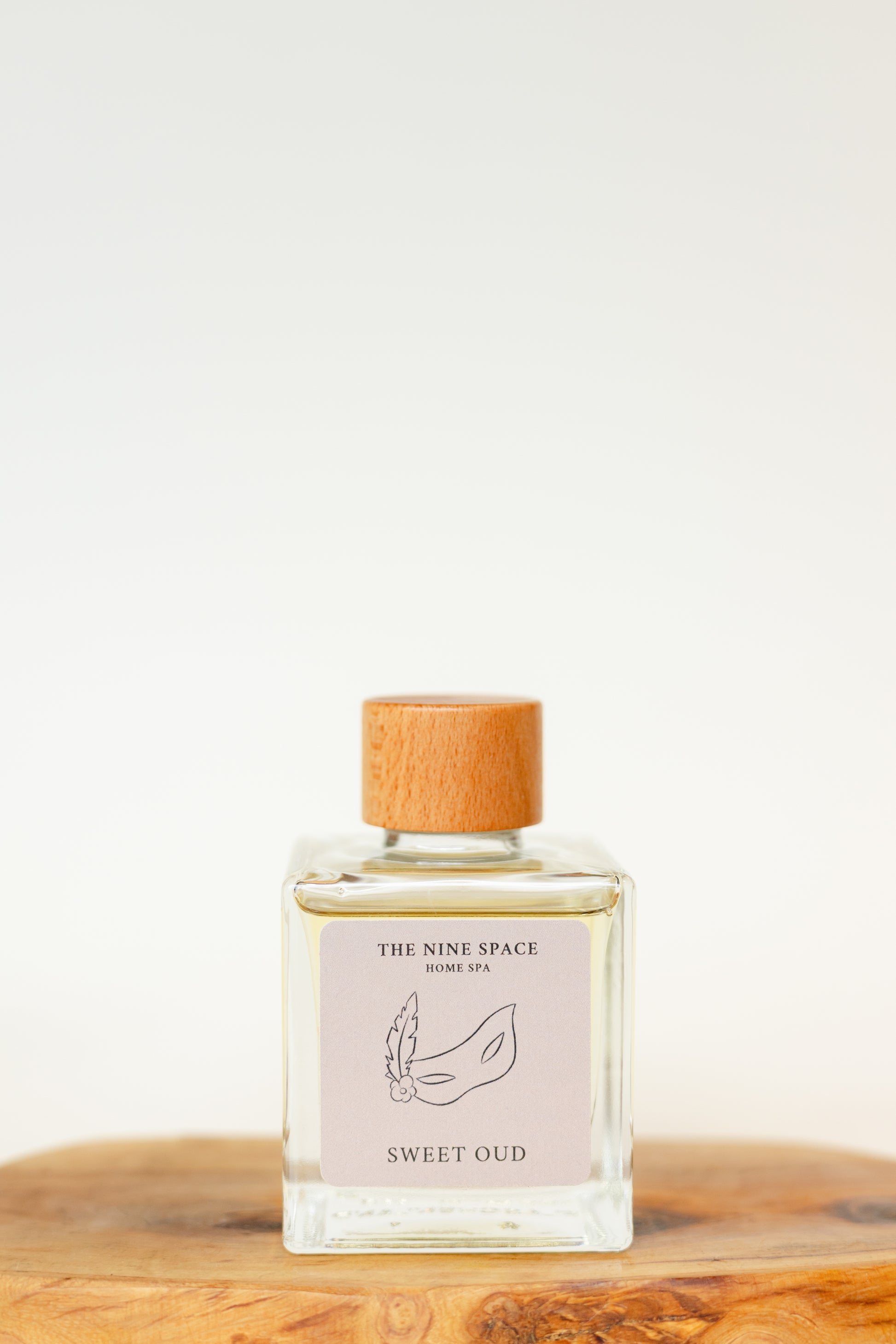 Sweet Oud Raumduft Stimmungsbild edel und tief | THE NINE SPACE