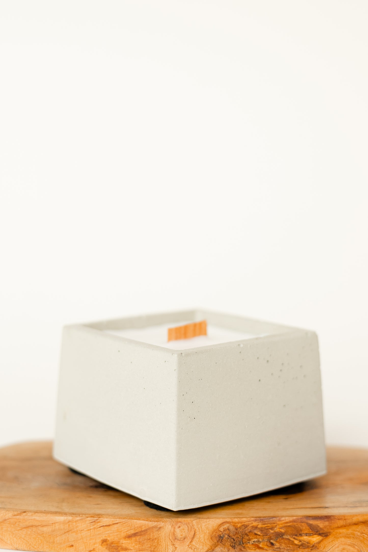 Calm Candle Kerze Stimmungsbild ruhig minimalistisch | THE NINE SPACE