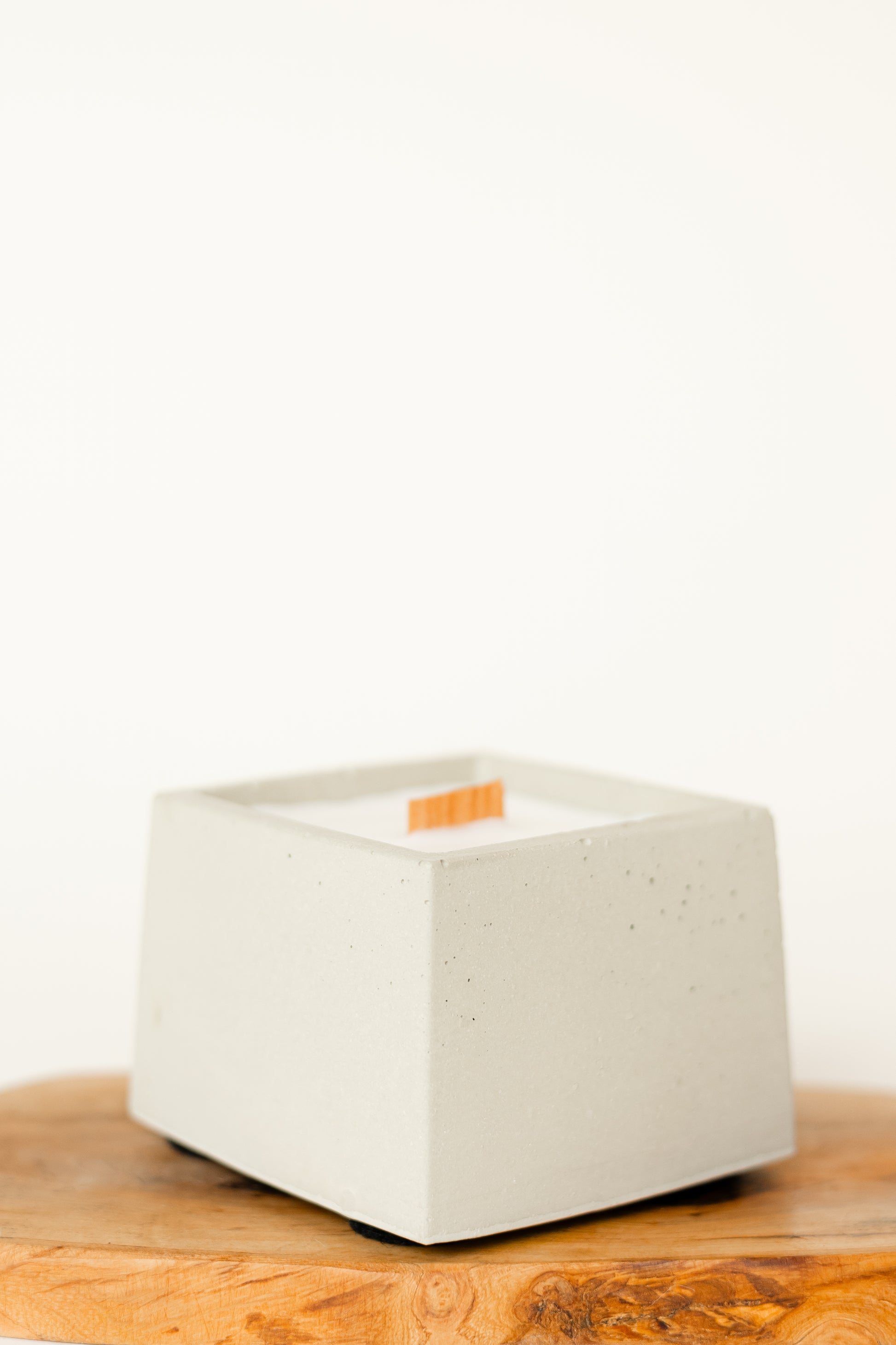 Calm Candle Kerze Stimmungsbild ruhig minimalistisch | THE NINE SPACE