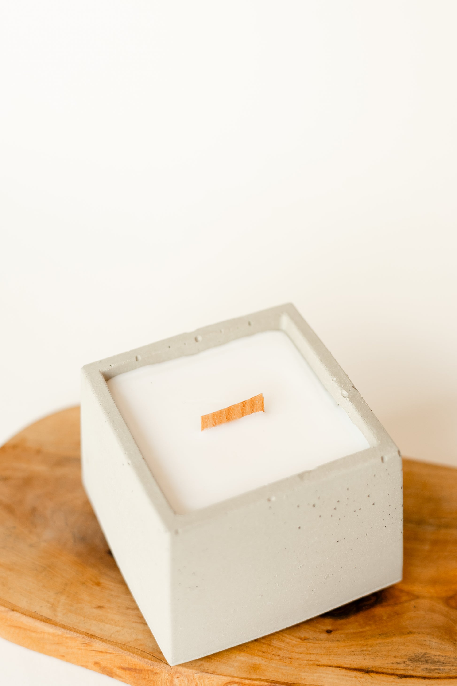 Calm Candle weisse Designkerze handgefertigt | THE NINE SPACE