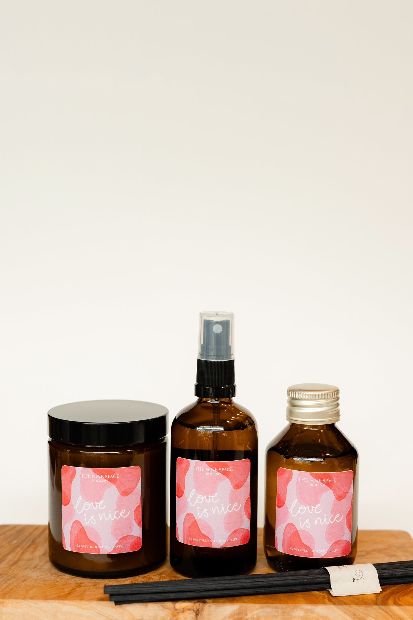 LIMITED EDITION - LOVE IS NICE Raumspray - Braunglas