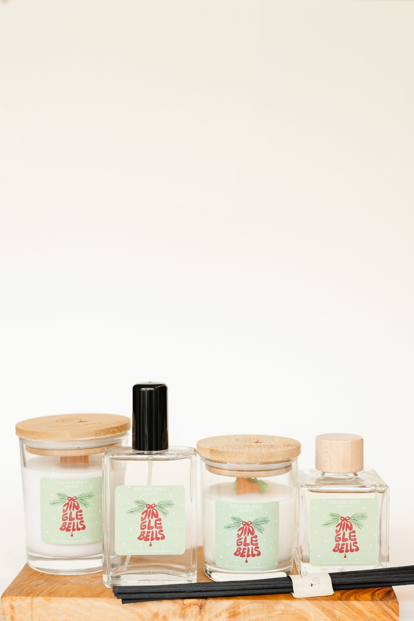 LIMITED EDITION - JINGLE BELLS Mood Kerze - Klarglas mit Holzdocht Mini
