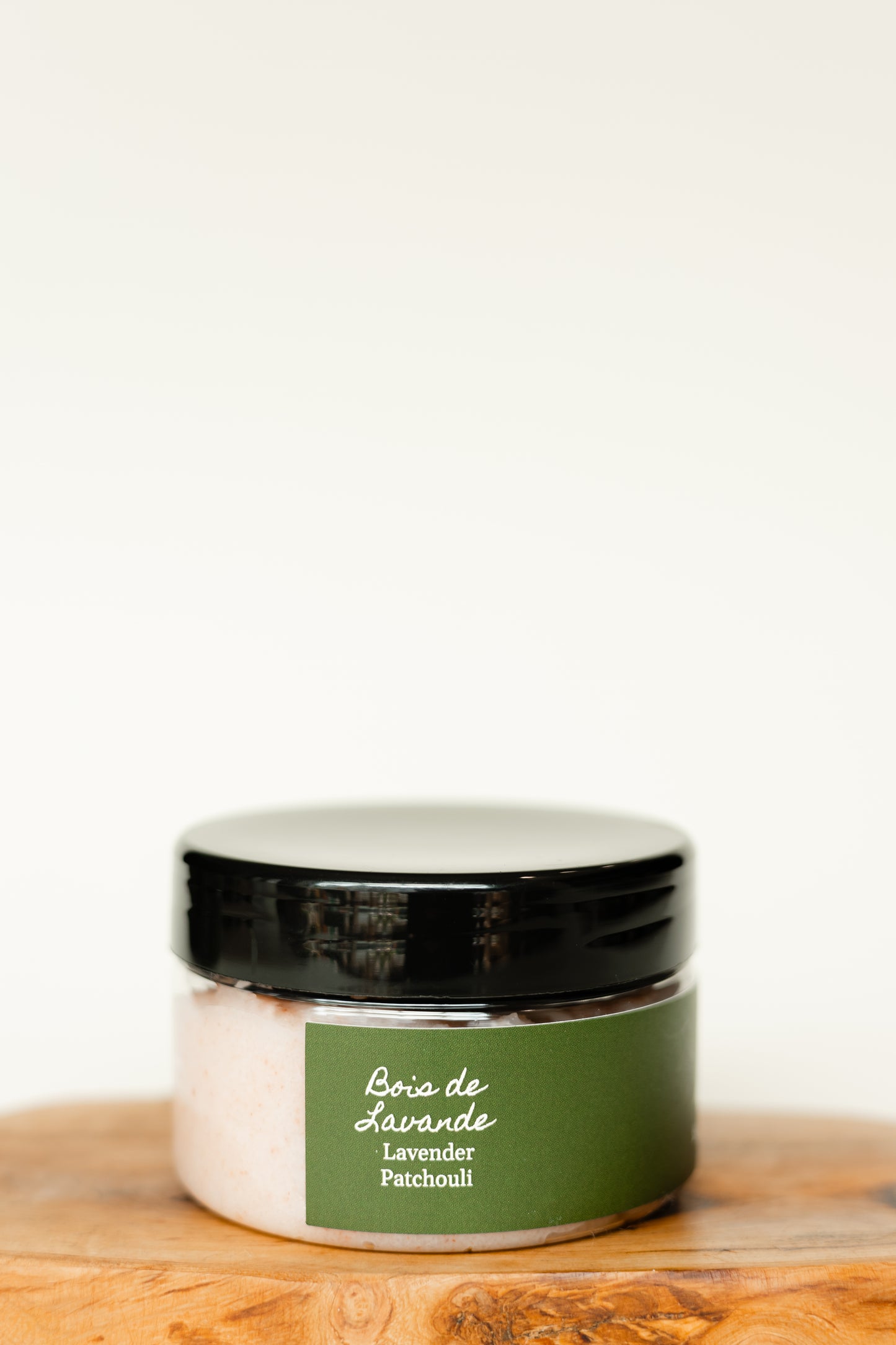 Bois de Lavande Scrub Anwendung Dusche | THE NINE SPACE