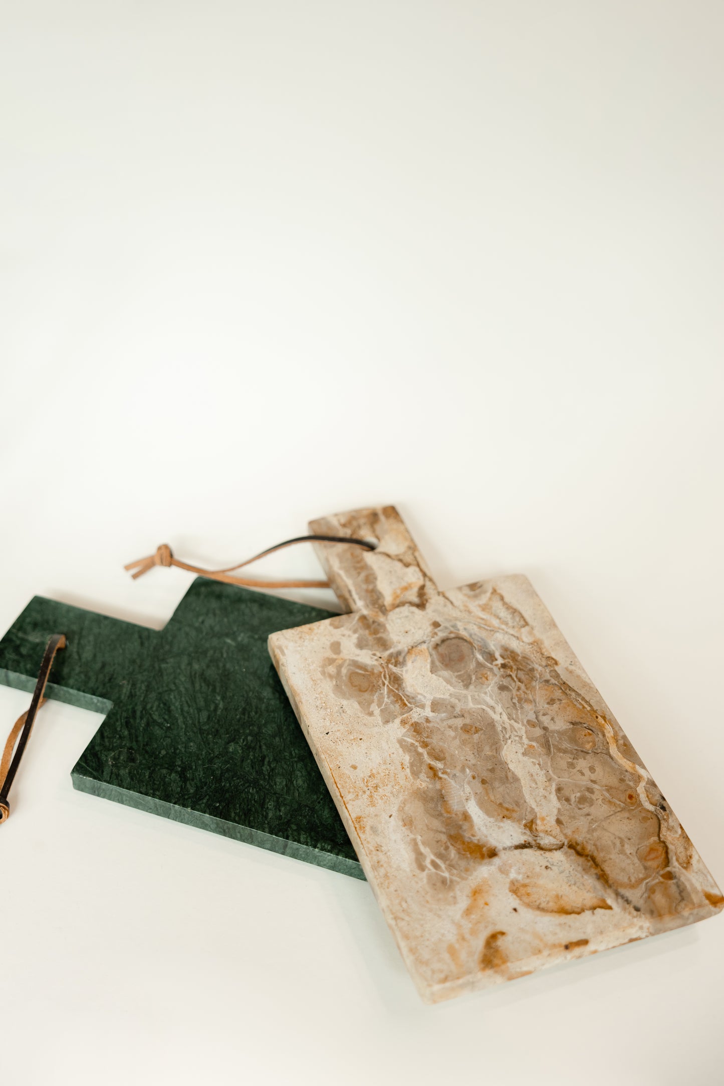 MARMOR-SCHNEIDEBRETT – Edles Marmorboard in Dunkelgrün & Beige
