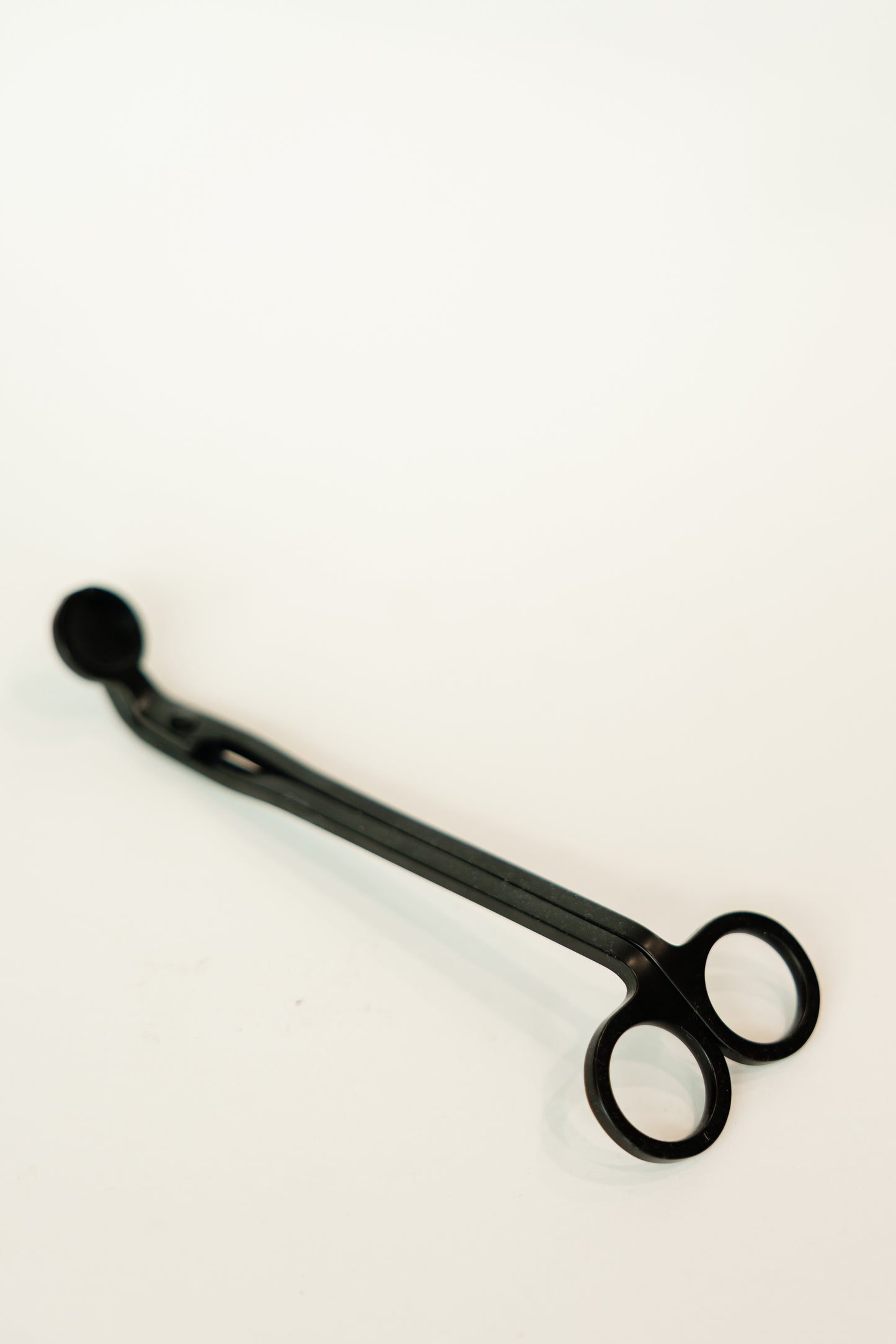 Dochtschere Geschenkidee fuer Kerzenliebhaber | THE NINE SPACE