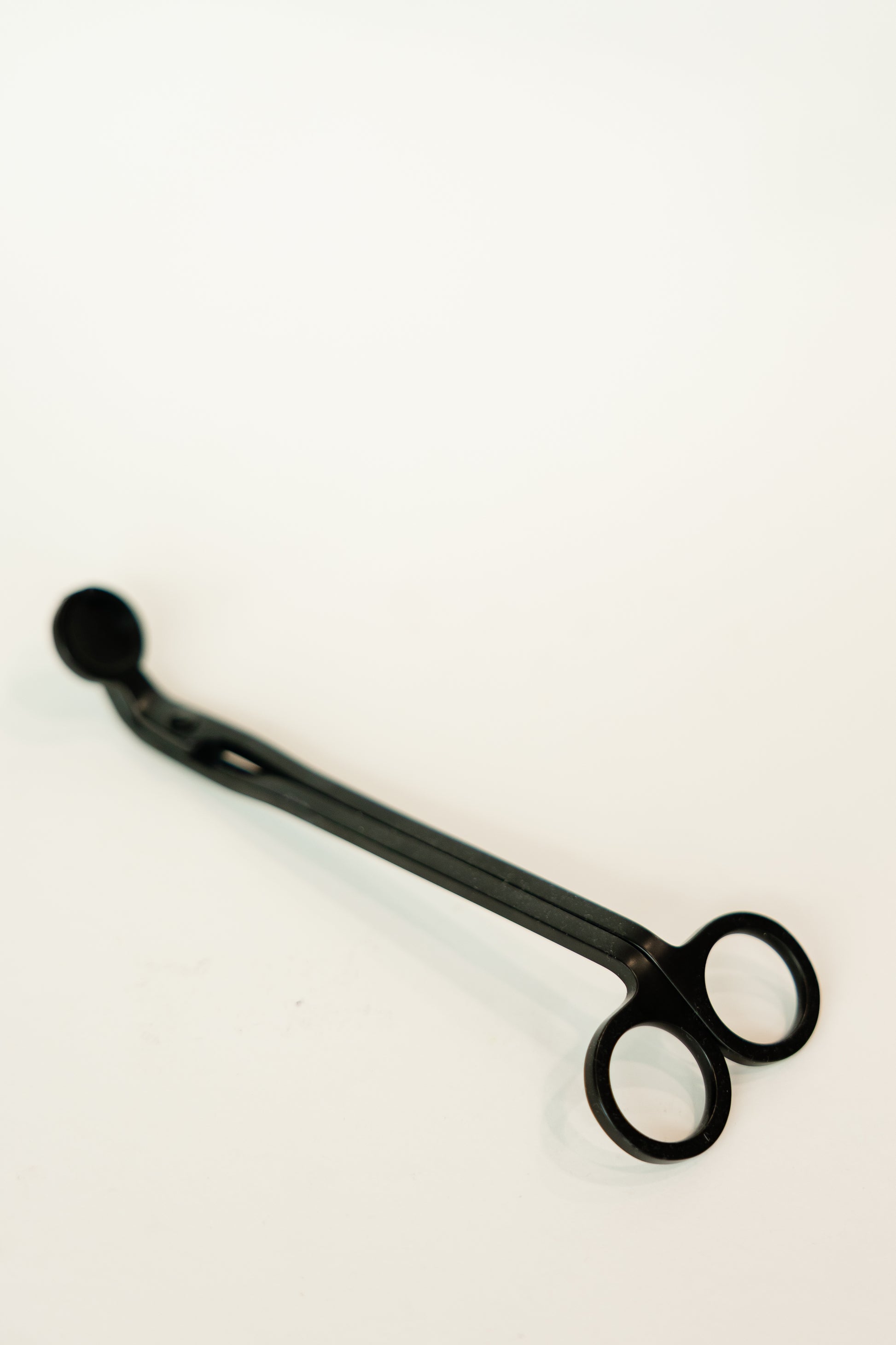 Dochtschere Geschenkidee fuer Kerzenliebhaber | THE NINE SPACE