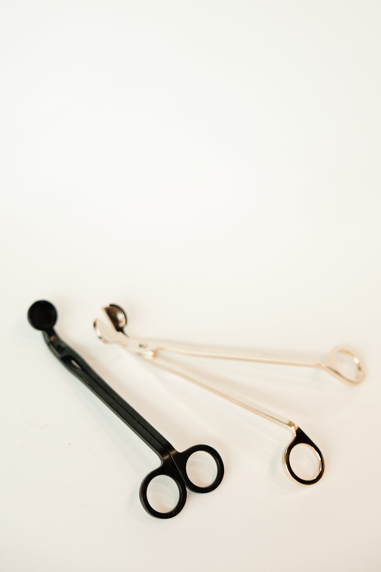 Elegante DOCHTSCHERE Must-have Kerzenpflege Gold Schwarz | THE NINE SPACE