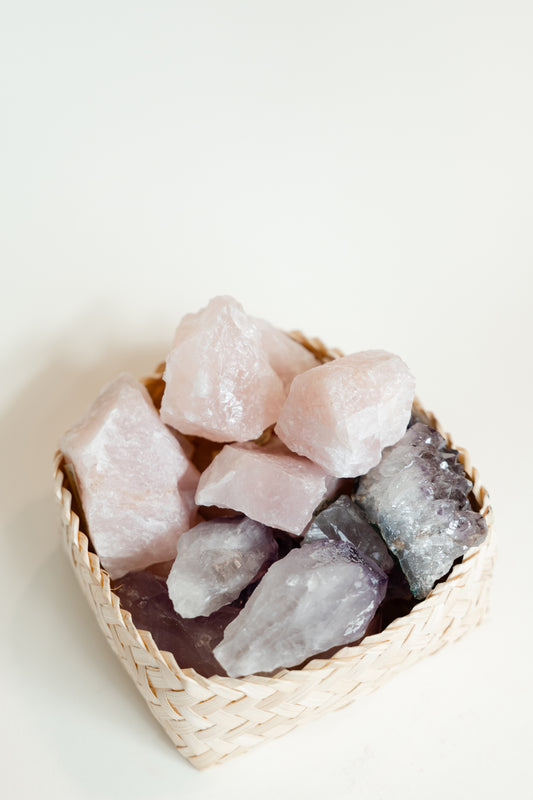 ZARTE SPLITTER – Kristalle aus Rosenquarz & Amethyst