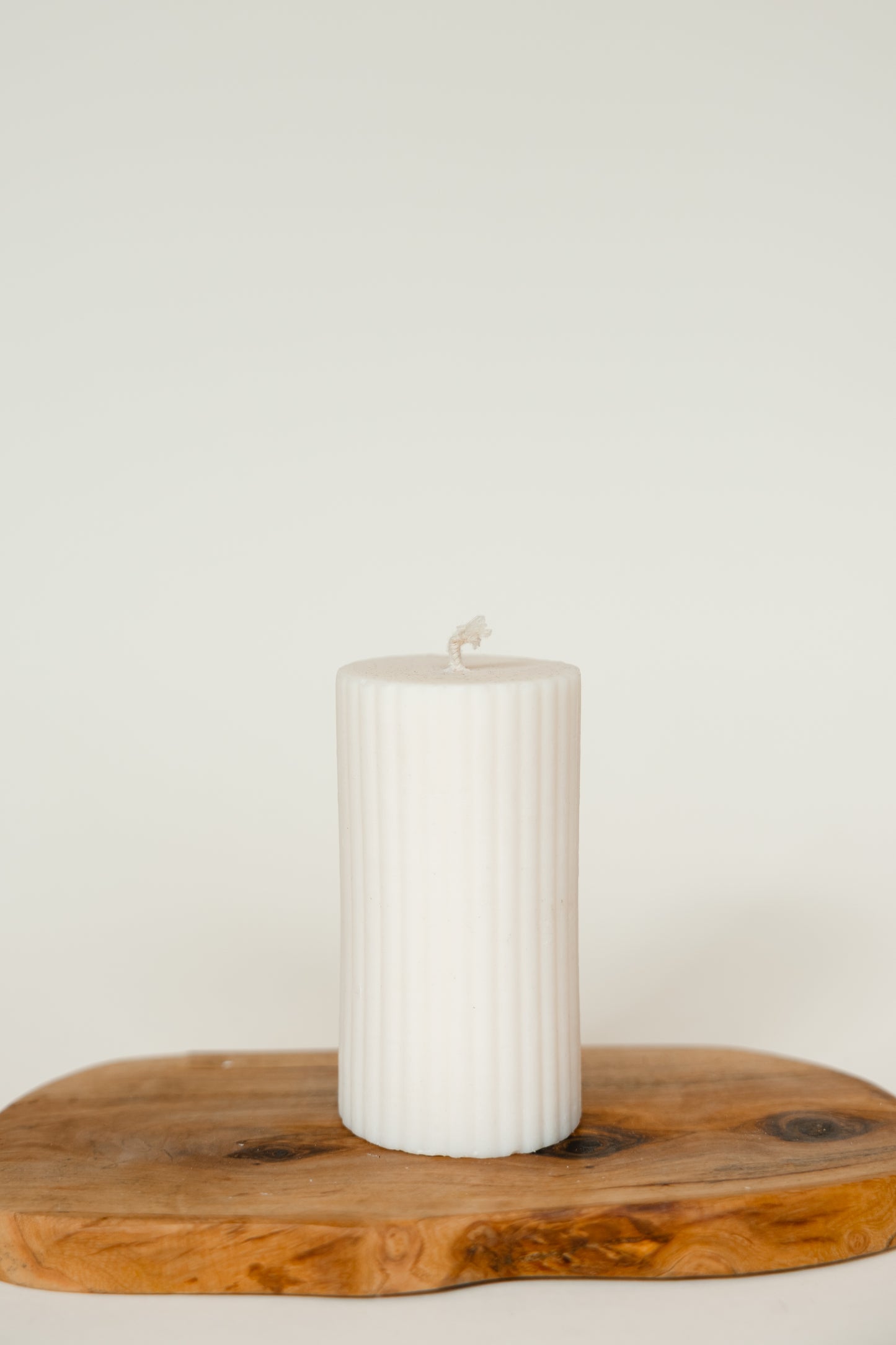 RILLEN IVORY Deko Kerze elegante Stabkerze mit Rillen | THE NINE SPACE