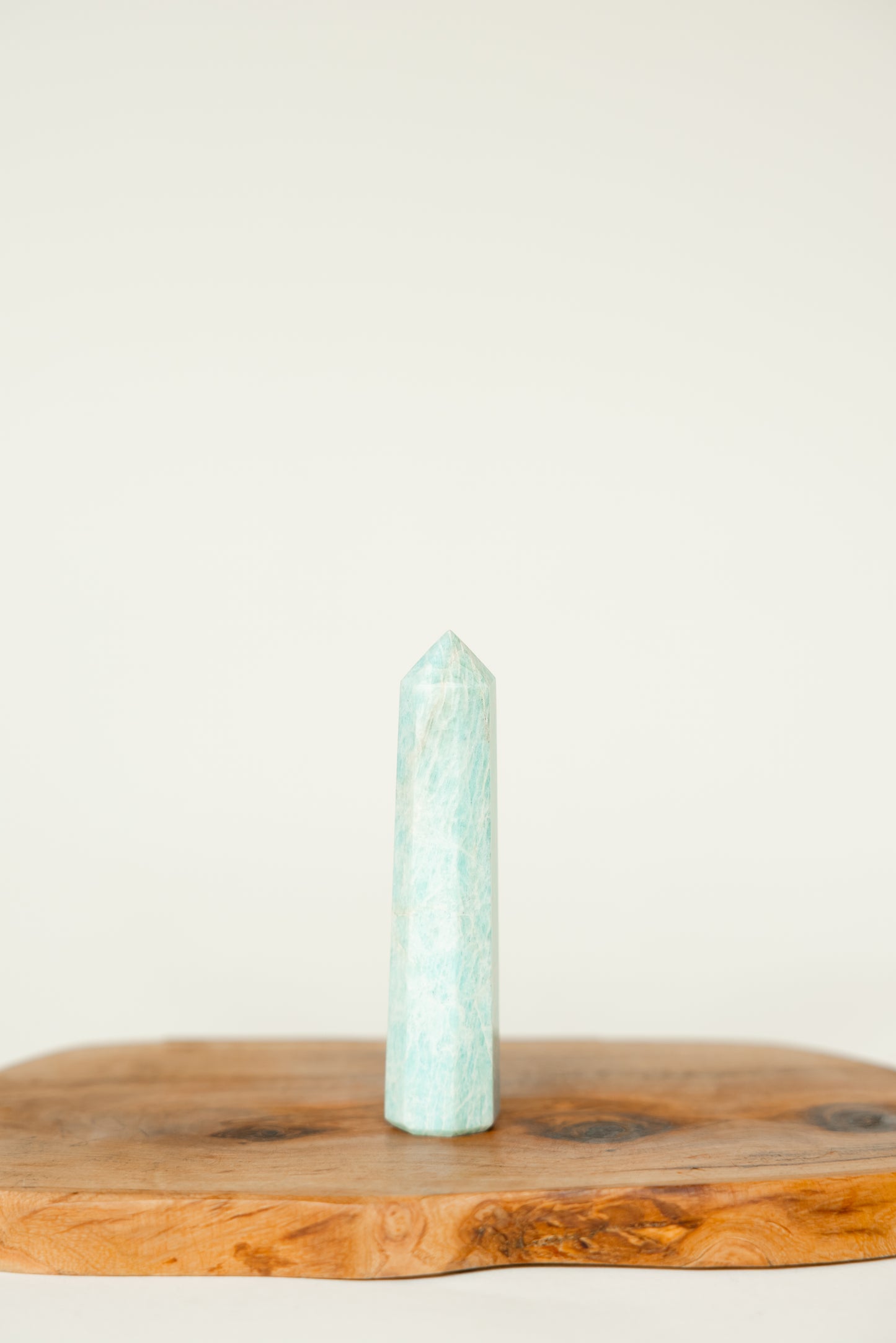 OBELISK – Polierter Kristall in zeitloser Form