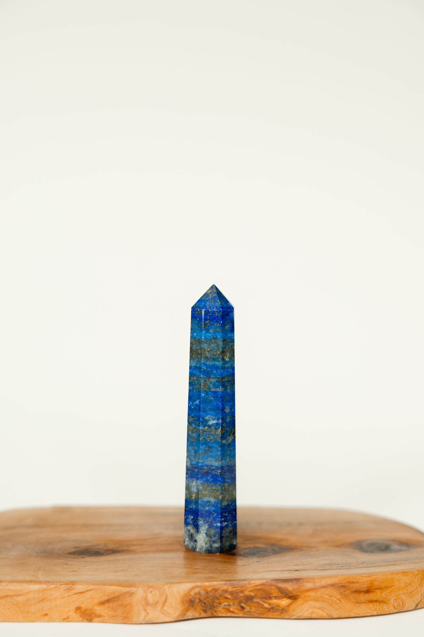 OBELISK – Polierter Kristall in zeitloser Form