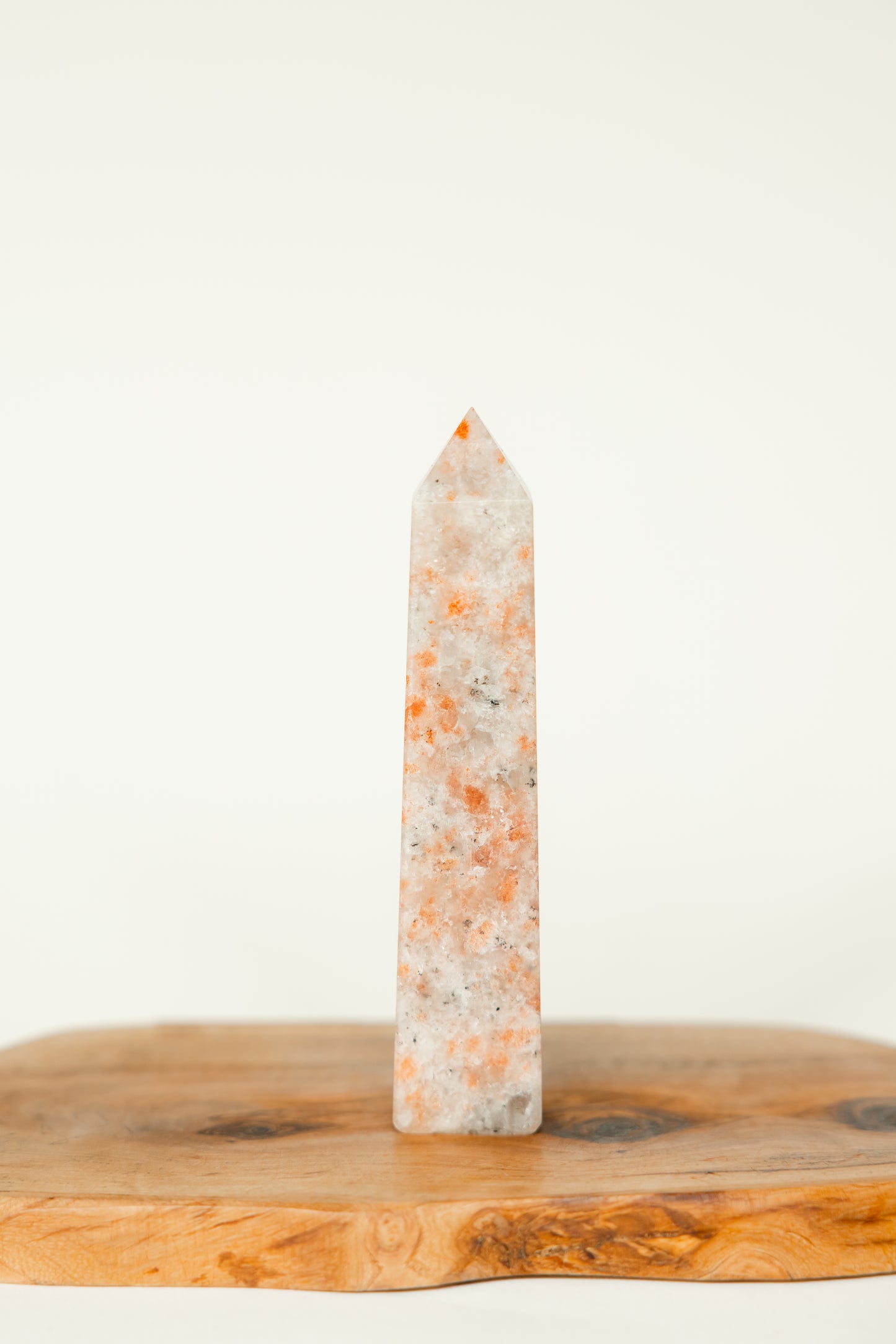 OBELISK – Polierter Kristall in zeitloser Form