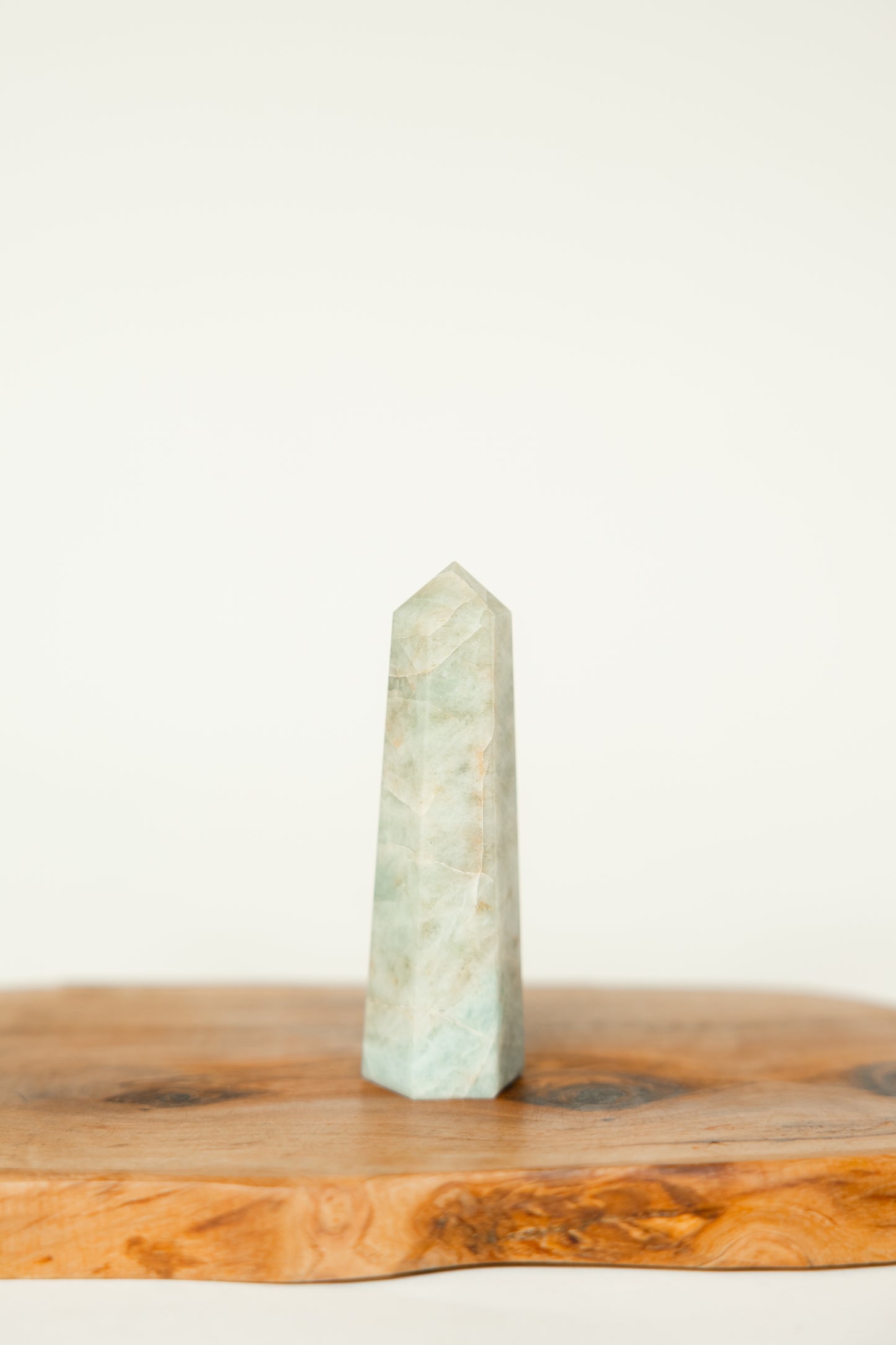 OBELISK – Polierter Kristall in zeitloser Form