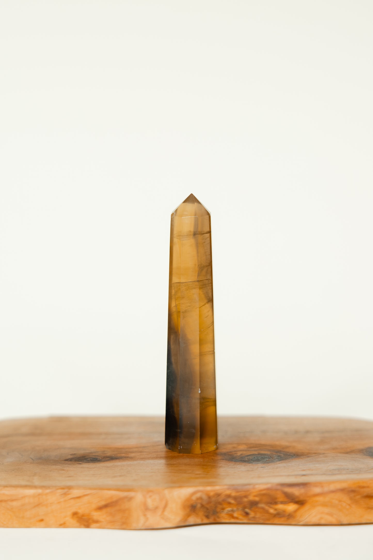 OBELISK – Polierter Kristall in zeitloser Form