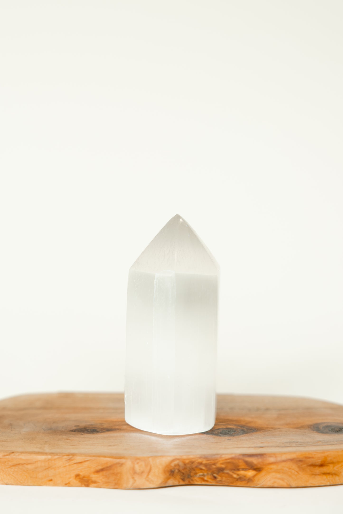 OBELISK – Polierter Kristall in zeitloser Form