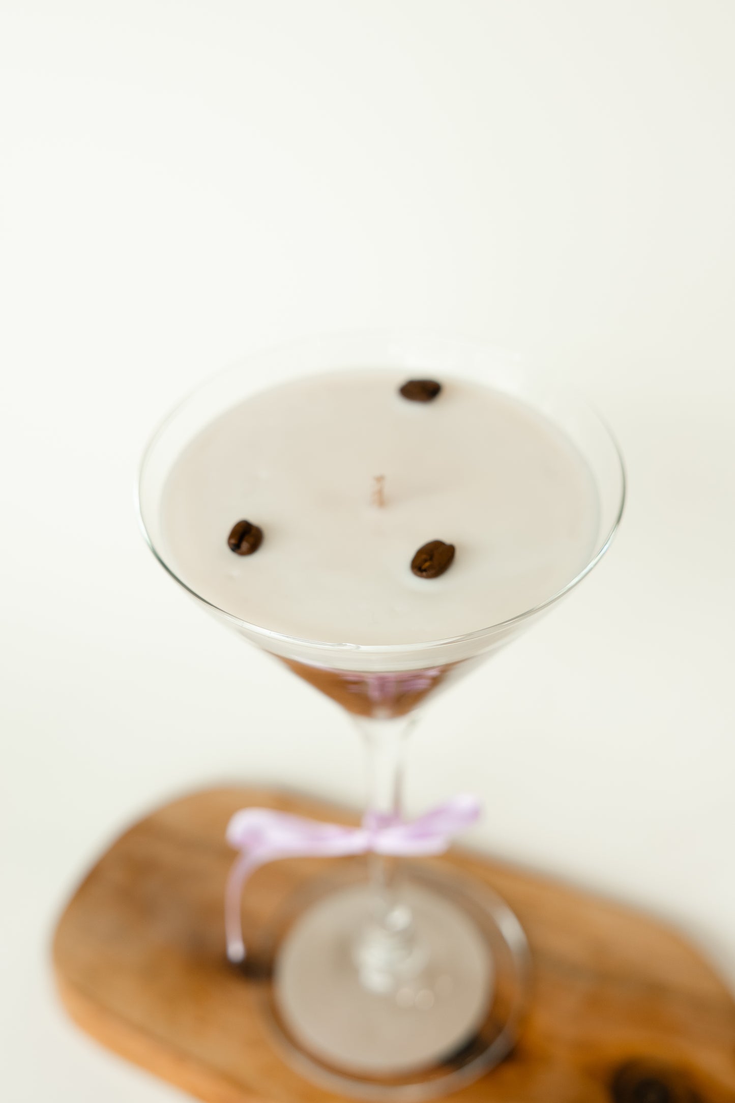 Espresso Martini Kerze Detail Stimmungsbild | THE NINE SPACE
