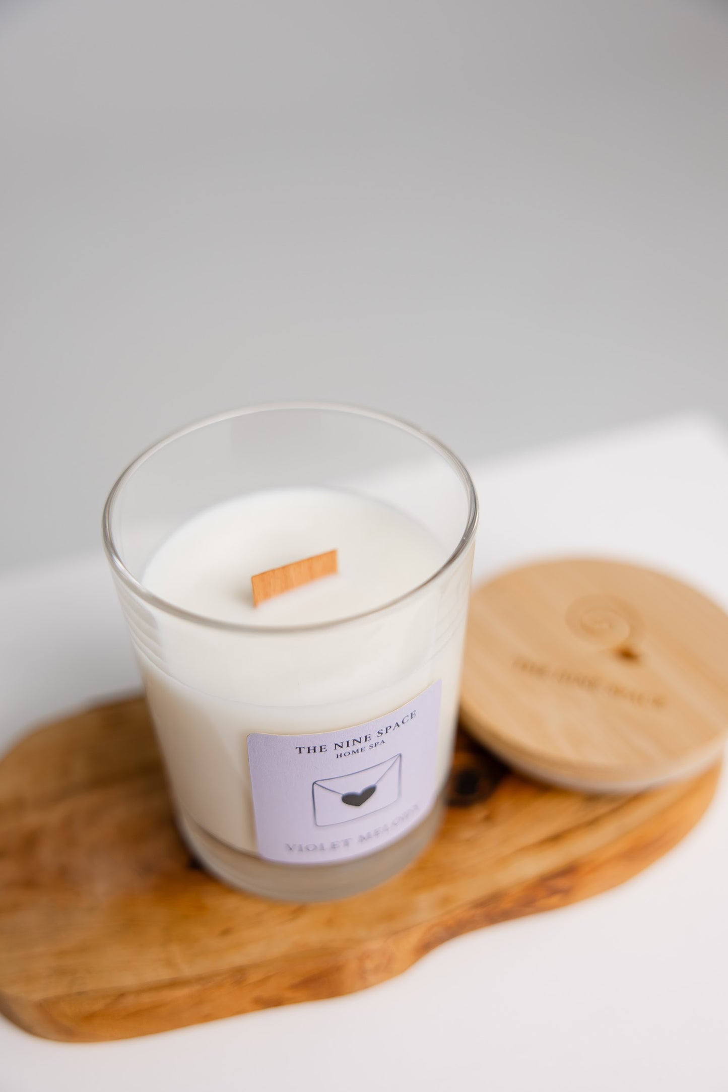 VIOLET MELODY Kerze - Klarglas mit Holzdocht
